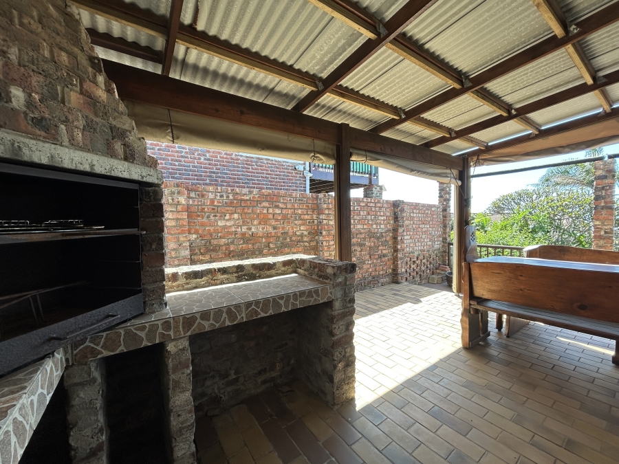 4 Bedroom Property for Sale in Wavecrest Eastern Cape